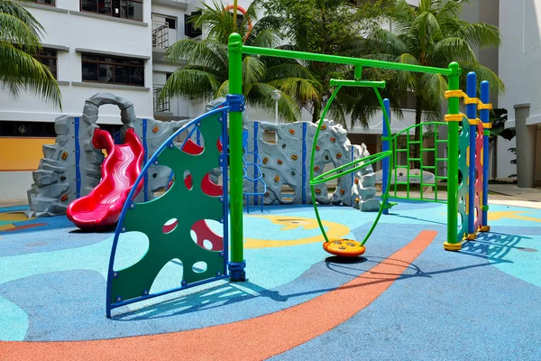 Kolorowy plac zabaw dla dzieci — Zdjęcie stockowe