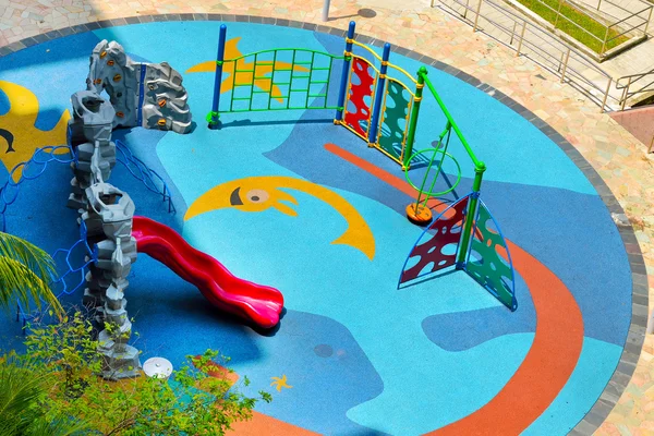 Parque infantil colorido para crianças — Fotografia de Stock