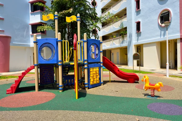 Parque infantil colorido para crianças — Fotografia de Stock