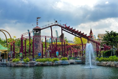 Güzel kale ve Universal Studios roller coaster 