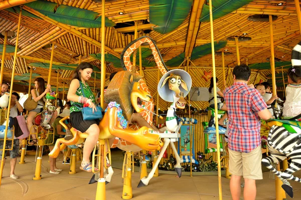 King Juliens (Beach party-go-round) no Universal Studios Singapore — Fotografia de Stock