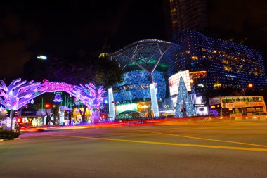  Noel dekorasyon Singapore Orchard Road gece görünümü