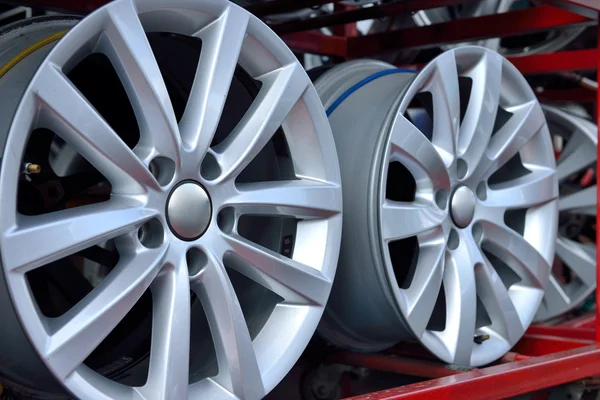Автомобильный алюминиевый диск — стоковое фото