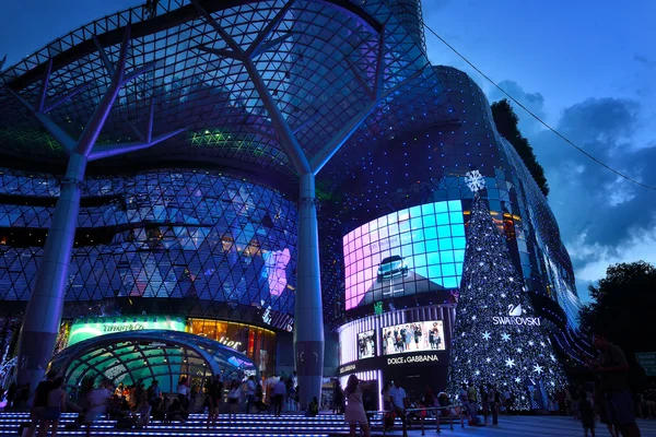 Vista serale della decorazione natalizia a Singapore Orchard Road — Foto Stock