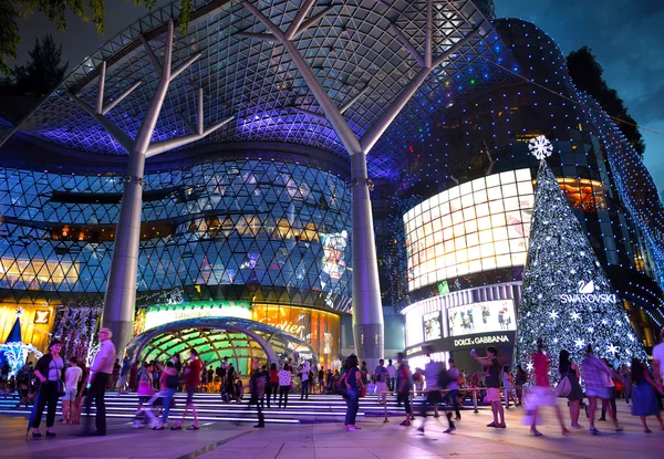 Nattvisning av juldekoration på Singapore Orchard Road — Stockfoto