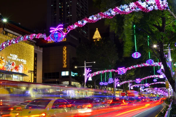 Noční pohled z vánoční dekorace v Singapore Orchard Road — Stock fotografie