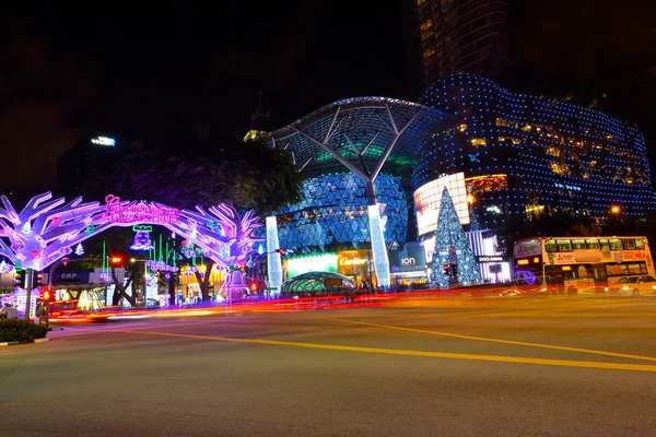 Noční pohled z vánoční dekorace v Singapore Orchard Road — Stock fotografie