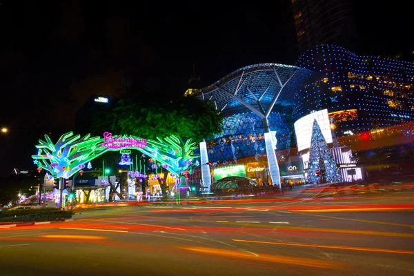 Vista nocturna de la decoración de Navidad en Singapore Orchard Road — Foto de Stock