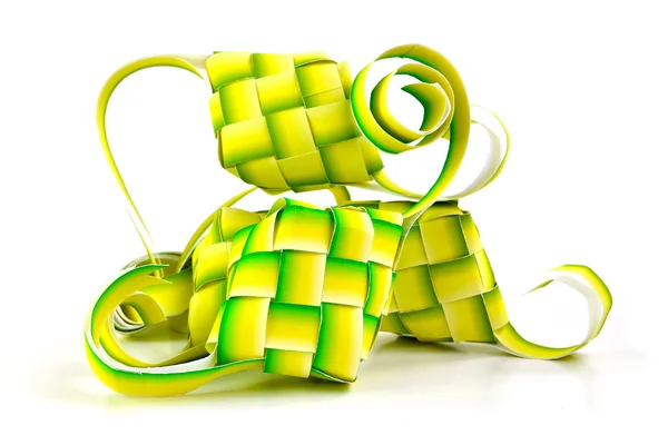 Close up van islamitische ketupat (rijst knoedel) geïsoleerd op witte achtergrond — Stockfoto