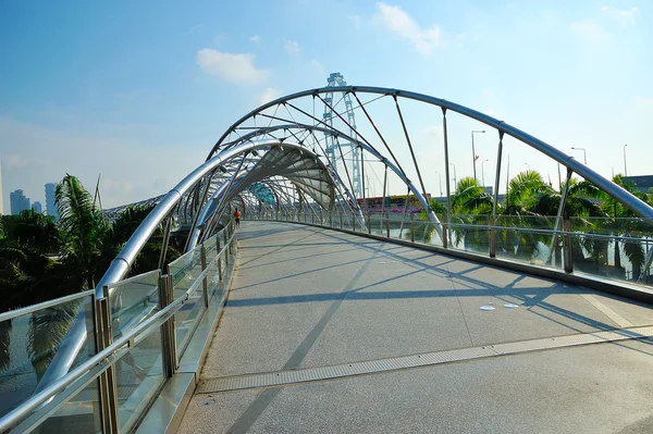 Helix bron länkar Marina centrum & Bayfront delar — Stockfoto