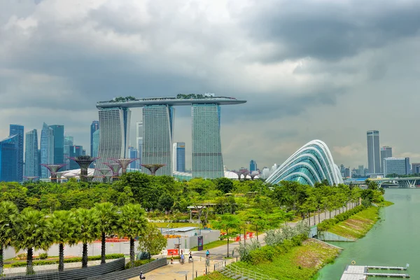 Vue journalière de Marina Bay Sands Resort Hotel à Singapour . — Photo
