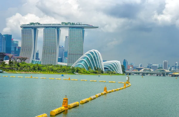 Ημέραπροβολή του Marina Bay Sands Resort Hotel στη Σιγκαπούρη. — Φωτογραφία Αρχείου