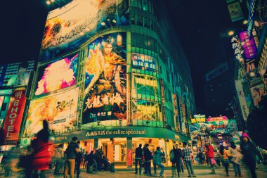 Ximending street market Taipei City gece görünümü