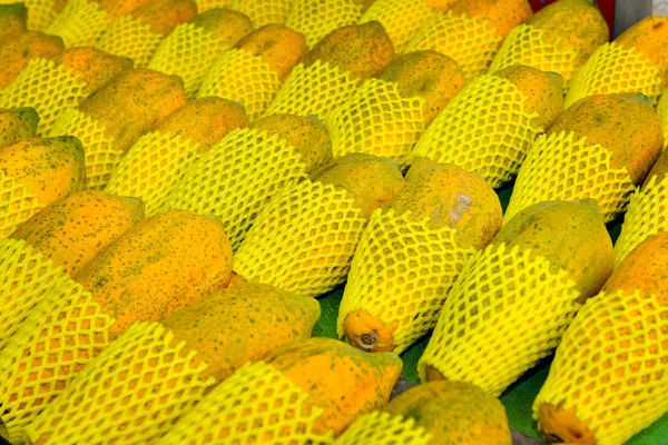Fresh ripe papayas — Stock Photo, Image
