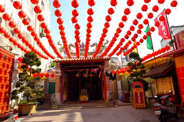 Lâmpadas chinesas e piedade do templo em Lukang — Fotografia de Stock