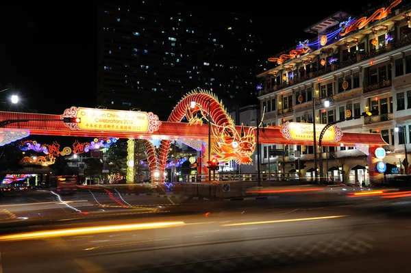 Chinesischer Neujahrsdrachenschmuck in der neuen Brückenstraße — Stockfoto