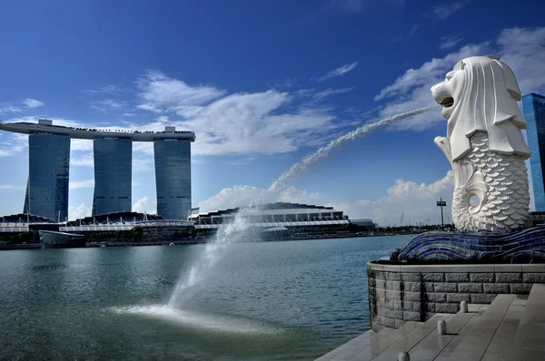 Merlion Park ve Marina Bay Sands Resort — Stok fotoğraf