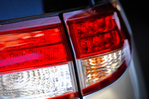 Cierre de luces de frenos rojos del coche — Foto de Stock