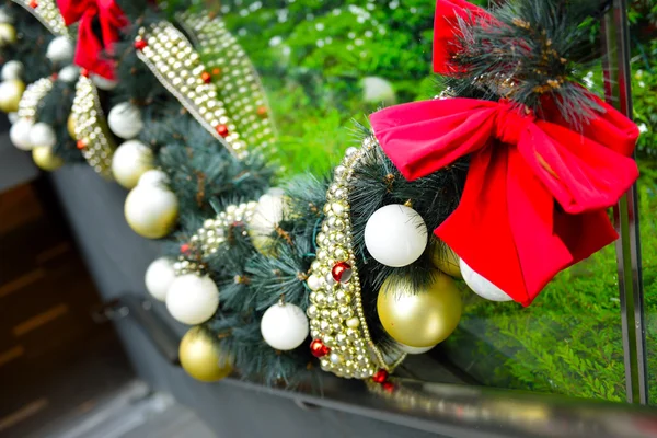 A szingapúri Orchard út karácsonyi dekoráció — Stock Fotó