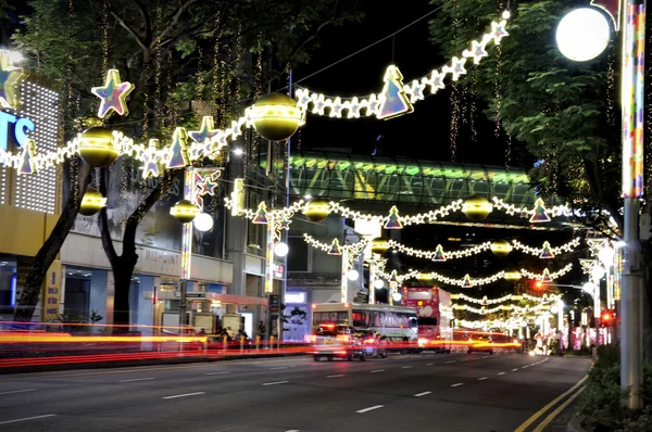 Новорічне прикраса на вулиці Орчард-роуд Сінгапуру — стокове фото