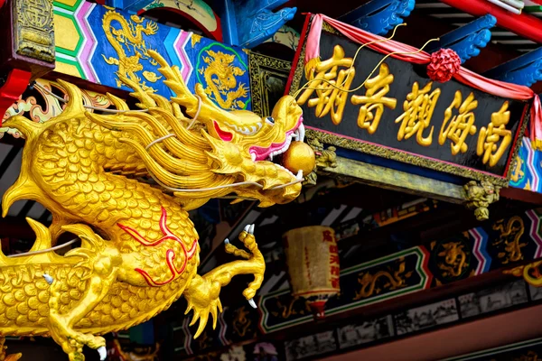 Close up de estátua de dragão estilo chinês — Fotografia de Stock