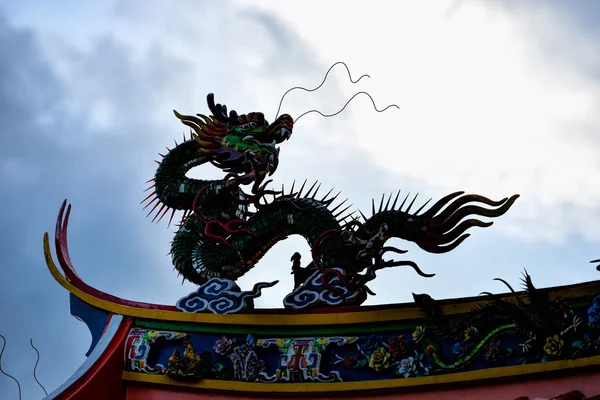 Close up van Chinese stijl dragon standbeeld — Stockfoto