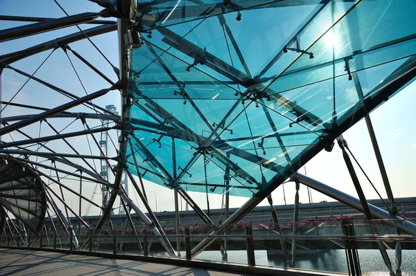De Helix brug verbindt de Marina Centrum & Bayfront gebieden — Stockfoto