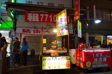 Liuhe gece Pazarı'na uygun Kaohsiung kalbinde yer.