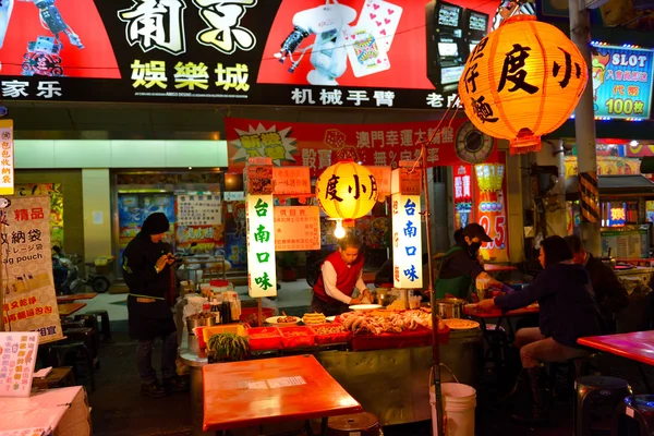 Liuhe gece Pazarı'na uygun Kaohsiung kalbinde yer. — Stok fotoğraf