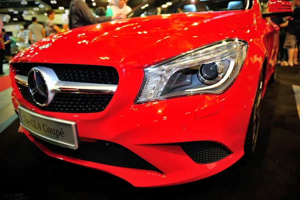 Το Cla Coupe, η Mercedes-Benz στην οθόνη κατά τη διάρκεια του 2016 έκθεση αυτοκινήτου Σιγκαπούρη — Φωτογραφία Αρχείου