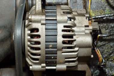 Eski kirli motor alt