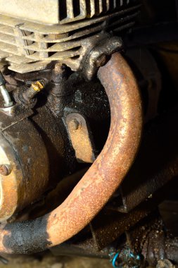 Eski kirli motor alt