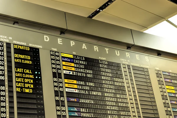 Directions for passengers at international airport — Stock Photo, Image