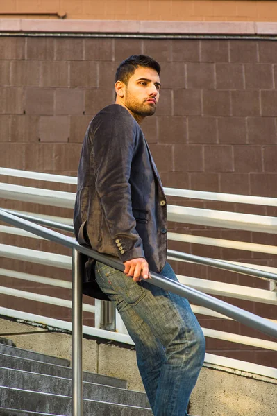 Een Jongeman Met Baard Snor Gekleed Donker Paars Wollen Blazer — Stockfoto