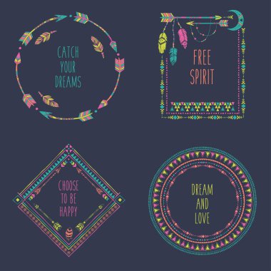 Metnin için el çizimi boho tarzı çerçeveler. Ok ve tüy sanat vektörü çizimi