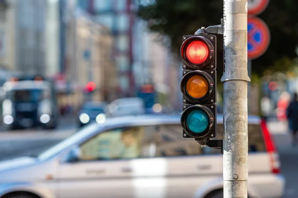 Verschwommene Sicht Auf Den Stadtverkehr Mit Ampel Vordergrund Eine Ampel — Stockfoto