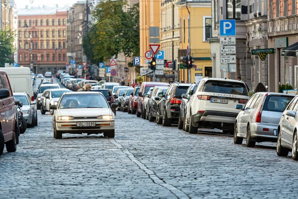 Рига Латвія Жовтня 2020 Міський Центр Переповнений Машинами Припаркованими Узбіччі — стокове фото