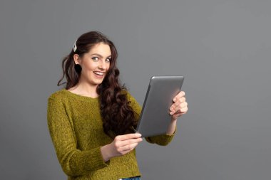 uzak çalışma, arama bilgileri, blog yazma ve internette sörf, online alışveriş