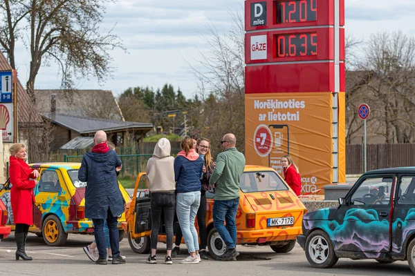 Gulbene Lettland Mai 2021 Buntere Oldtimer Fiat 126 Der Tankstelle — Stockfoto