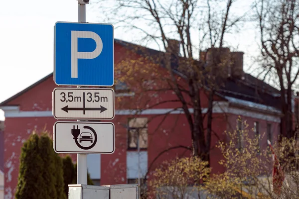 Niebieski Parking Tablicy Znamionowej Ładowania Samochodów Elektrycznych — Zdjęcie stockowe