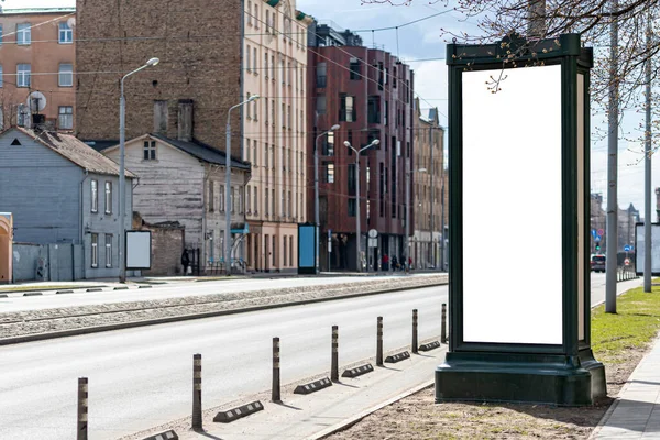 Panneau Affichage Blanc Vertical Sur Rue Ville Maquette Publicité Extérieure — Photo