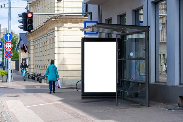 Parada Autobús Con Una Maqueta Póster Vacío Plantilla Una Pancarta —  Fotos de Stock