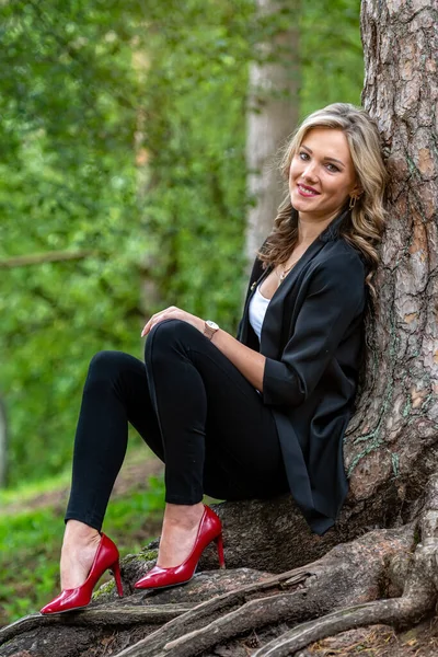 Elegant Young Blonde Lady Sitting Woods Tree Enjoying Silence — Stock Photo, Image
