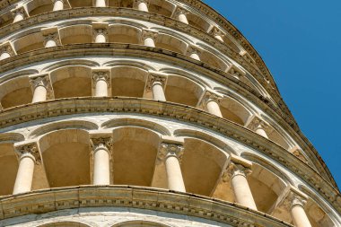 İtalya, Toskana 'daki eğimli Pisa Kulesi, bir Unesco Dünya Mirası Sitesi, yakın çekim