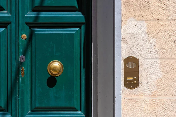 Antique Poignée Porte Italienne Sur Porte Bois Gros Plan — Photo