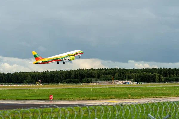 Riga Lettonia Agosto 2021 Airbaltic Airbus A220 300 Aerei Csk — Foto Stock