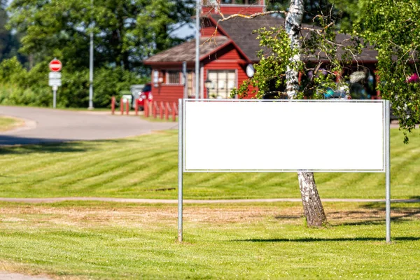 Anúncio Publicitário Vazio Parque Lado Passarela Conceito Publicidade Livre Mockup — Fotografia de Stock