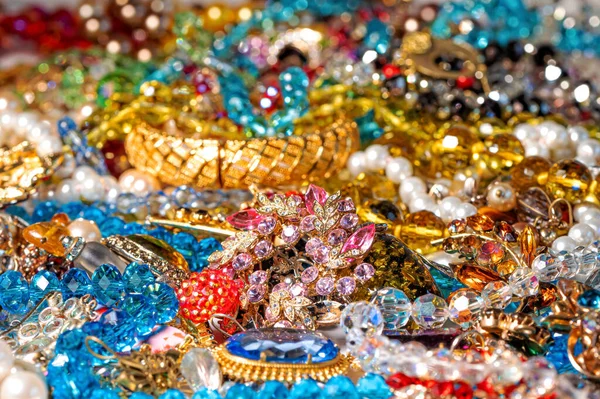 Αφηρημένο Φόντο Από Διάφορα Πολύχρωμα Φωτεινά Κοσμήματα Και Κοστούμι Κοσμήματα — Φωτογραφία Αρχείου