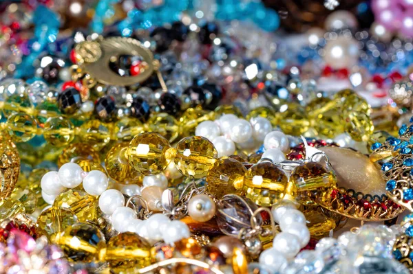 Αφηρημένο Φόντο Από Διάφορα Πολύχρωμα Φωτεινά Κοσμήματα Και Κοστούμι Κοσμήματα — Φωτογραφία Αρχείου