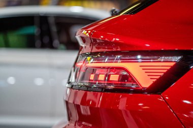 Riga, Letonya, Sep 24, 2021: arka LED ışıkları nev kırmızı Volkswagen Arteon, model 2021, şık dış tasarım